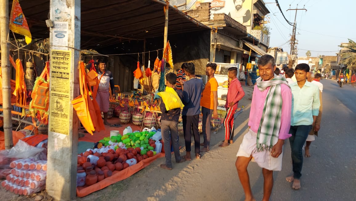 सुलतानगंज अजगैविनाथ मंदिरों मे माघी पुर्णिमा को लेकर कांवड़ियों का जथ्था आना शुरू।