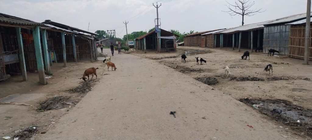 गोलीबारी के बाद पसरा सन्नाटा